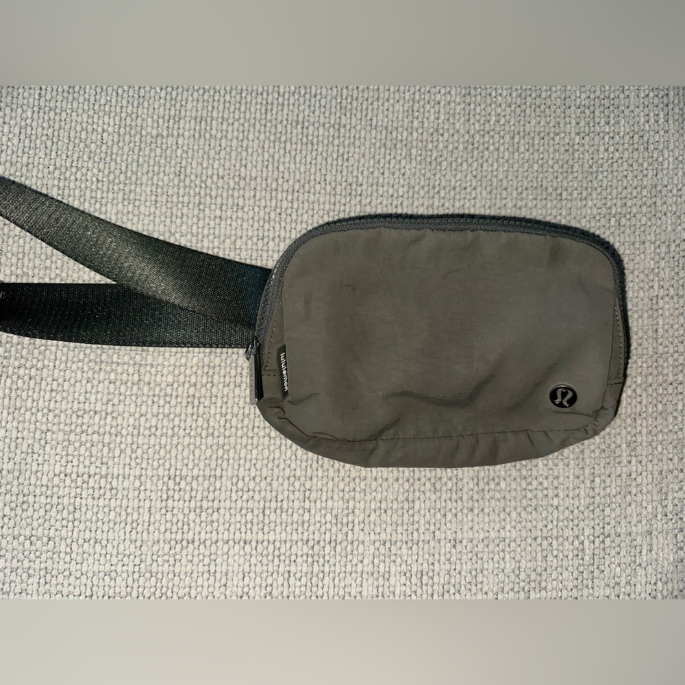 Lululemon everywhere belt bag 1L
